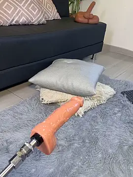 Isa__Blanc: διαδικτυακό σόου στην κάμερα