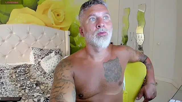 Pokazy przed kamerką – BlowMyXXL