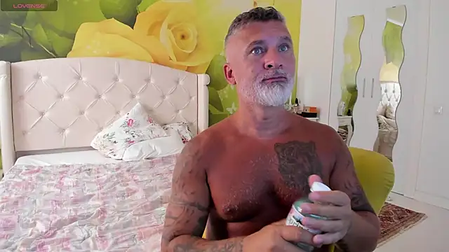 BlowMyXXL webcam show