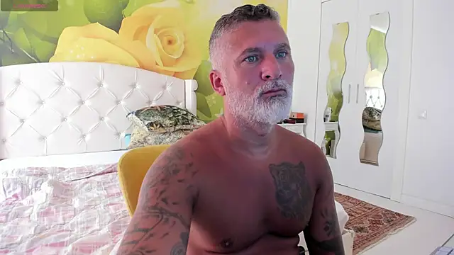 BlowMyXXL webcam show