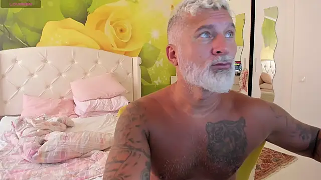 Pokazy przed kamerką – BlowMyXXL