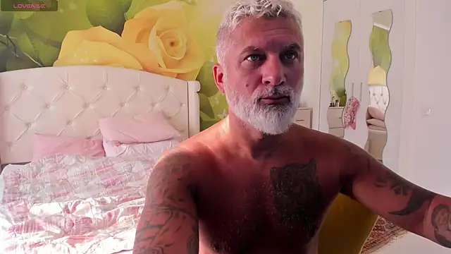 BlowMyXXL – webcam-show