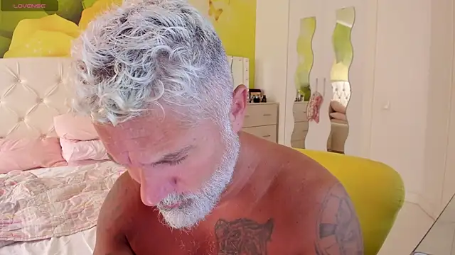 BlowMyXXL Webcam show