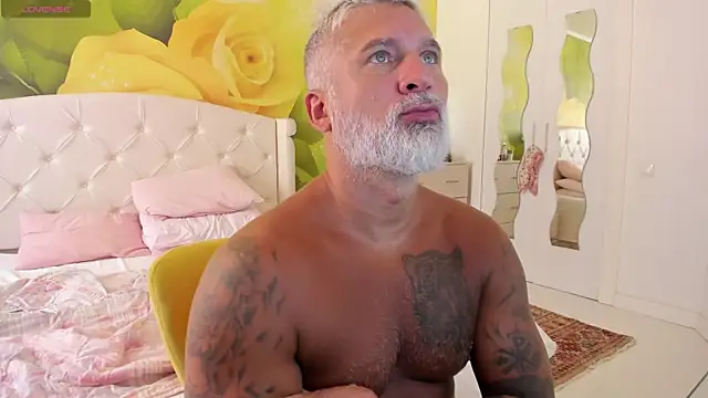 BlowMyXXL webcam show
