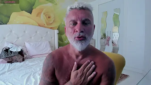 BlowMyXXL webcam show