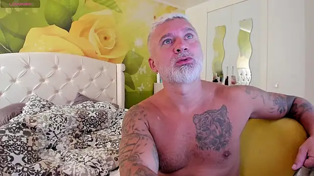 BlowMyXXL: διαδικτυακό σόου στην κάμερα