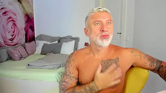 BlowMyXXL Webcamshow
