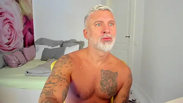 BlowMyXXL Webcam show