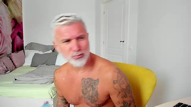 BlowMyXXL Webcamshow