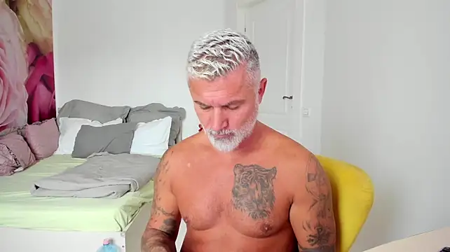 BlowMyXXL – webcam-show