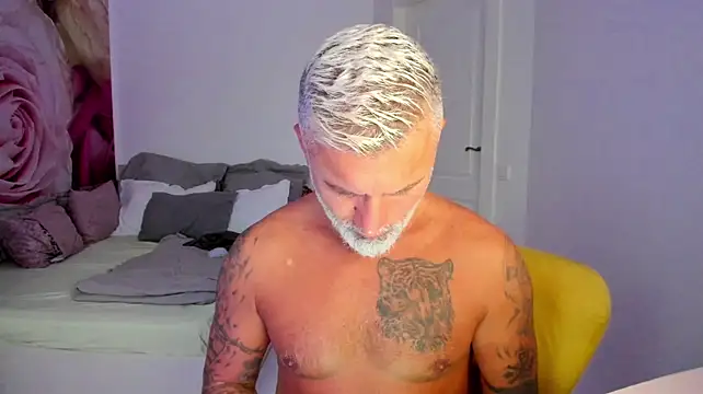 BlowMyXXL Webcamshow