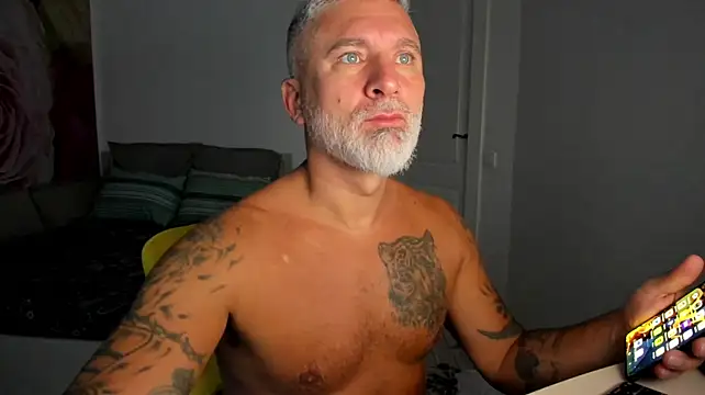 Pokazy przed kamerką – BlowMyXXL
