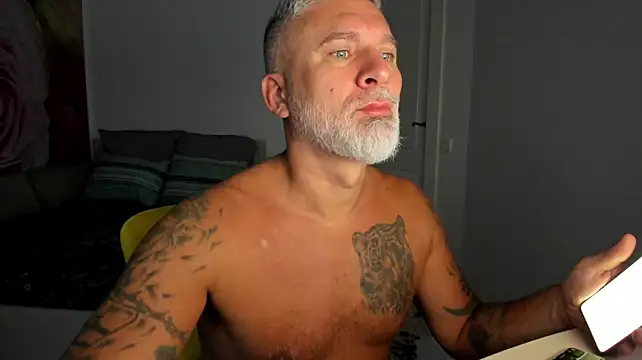 BlowMyXXL webcam show