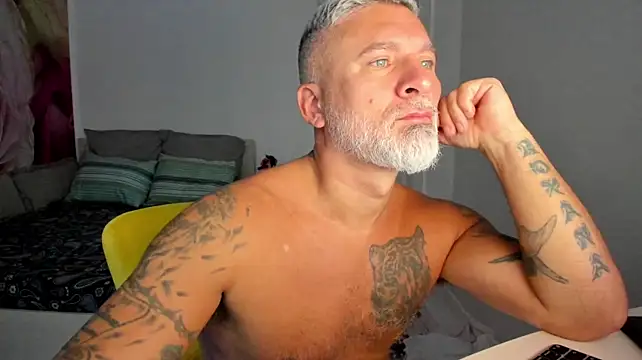 BlowMyXXL Webcam show