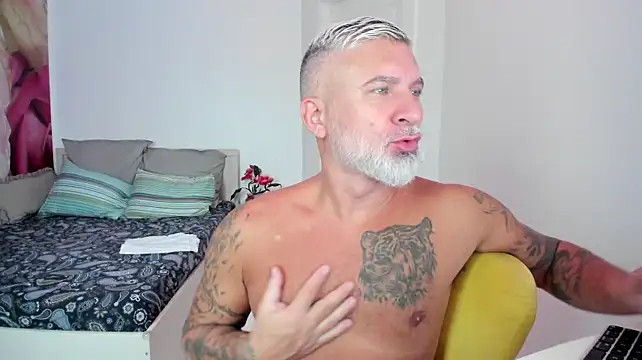 BlowMyXXL Webcam show