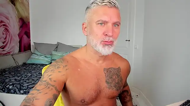 BlowMyXXL Show in webcam