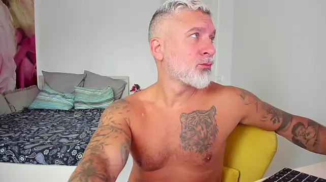 Pokazy przed kamerką – BlowMyXXL