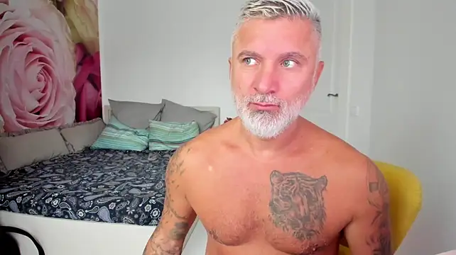BlowMyXXL Шоу с уебкамера