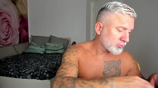 BlowMyXXL – webcam-show