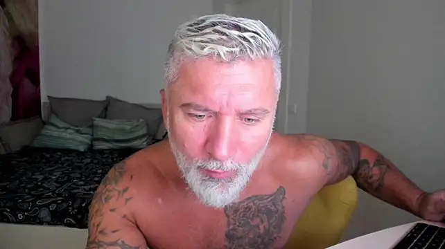 BlowMyXXL Webcamshow