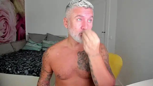 BlowMyXXL Show in webcam