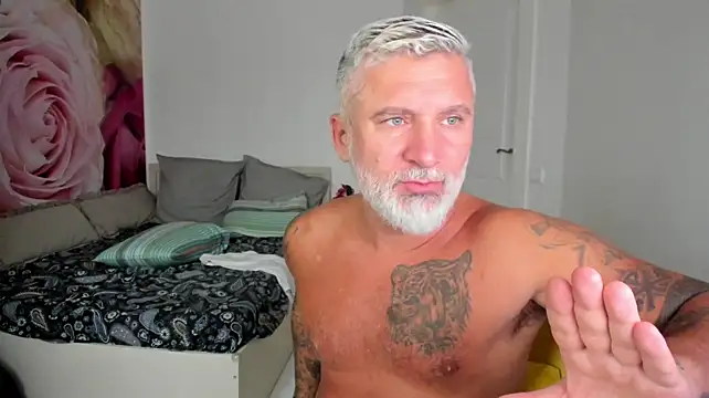 BlowMyXXL Webcam show