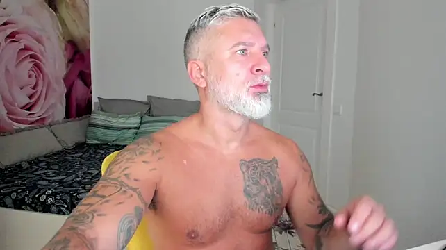 BlowMyXXL Webcamshow