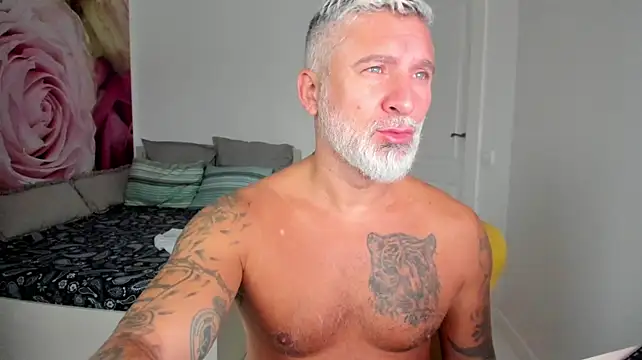 BlowMyXXL's Live XXX Chat