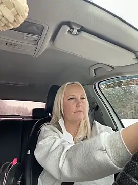 Pertunjukan Kamera Web MerlinDave