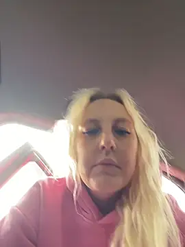 XXX chat uživo modela MerlinDave