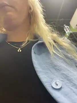 XXX chat uživo modela MerlinDave