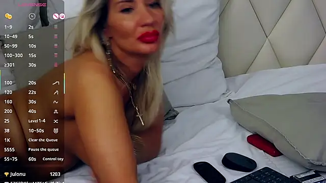 Živá chatovací místnost GinaBear