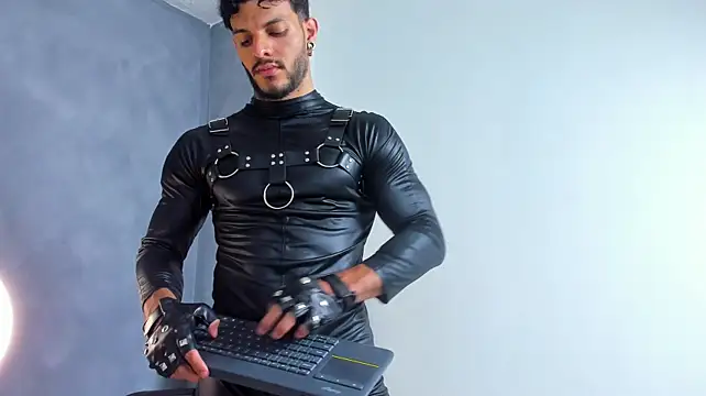JuanBlade: вебкам-шоу