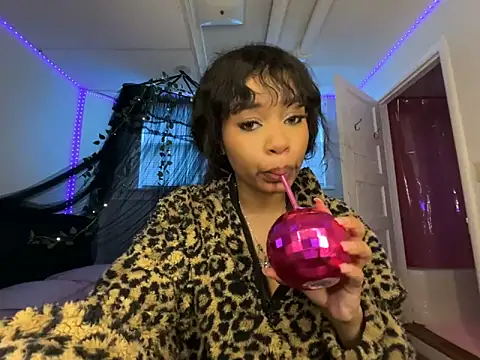 Chat +18 de venusfairys ao vivo