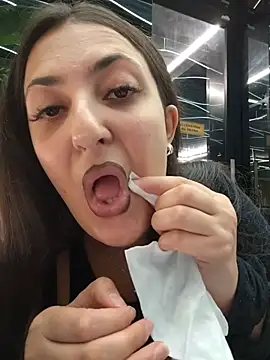 הופעת וובקאם של IRINA_DIAMOND