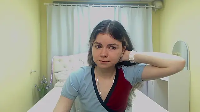 TinaRedly Adlı Modelin Canlı XXX Sohbeti