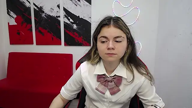 TinaRedly élő XXX-chatje