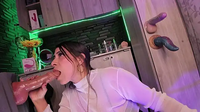 LaureenHills' Webcam Show