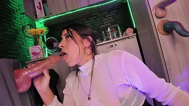 LaureenHills' Webcam Show