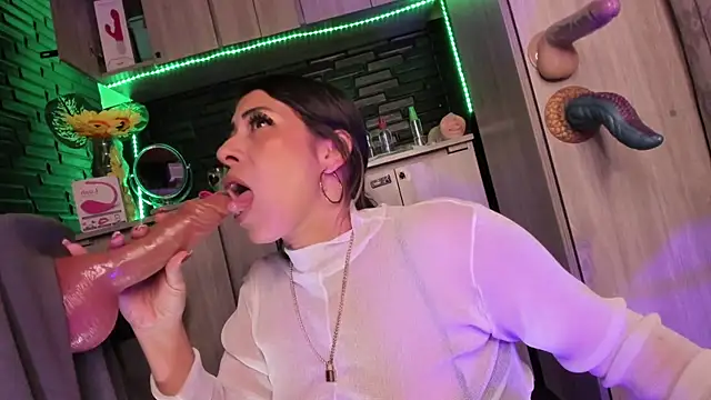 LaureenHills' Webcam Show