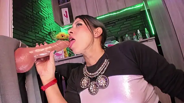 Pokazy przed kamerką – LaureenHills