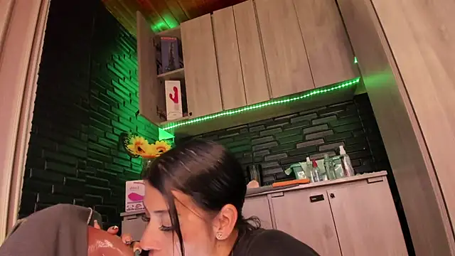 Webkamerová show LaureenHills