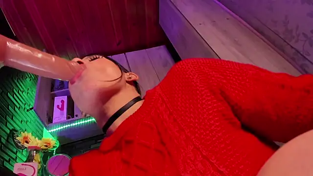 LaureenHills Show in webcam