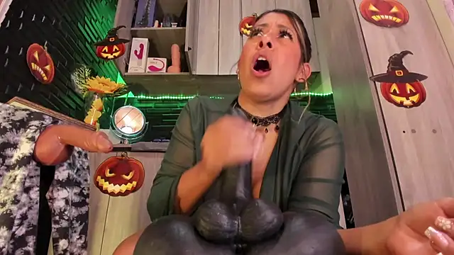 LaureenHills' Live XXX Chat