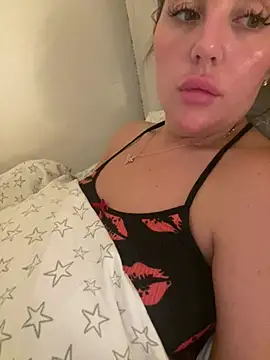 magical_mia Chat XXX in diretta