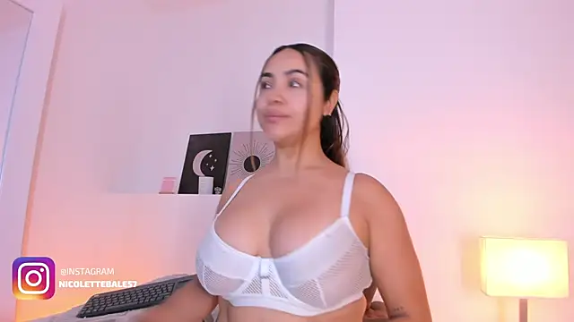 nicolette_bale Live XXX Chat