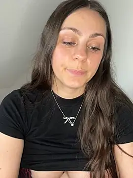 Show modela Loella-Rose na web-kameri