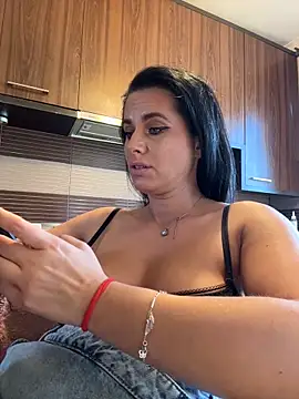 Chat XXX en directo de Hotmomcheckk_