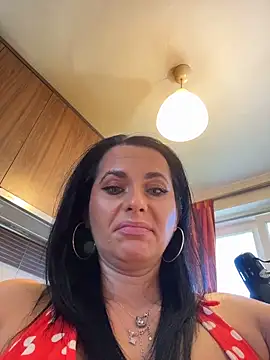 Hotmomcheckk_ Chat XXX in diretta