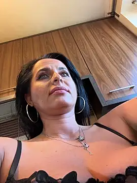 Hotmomcheckk_'s Webcam Show